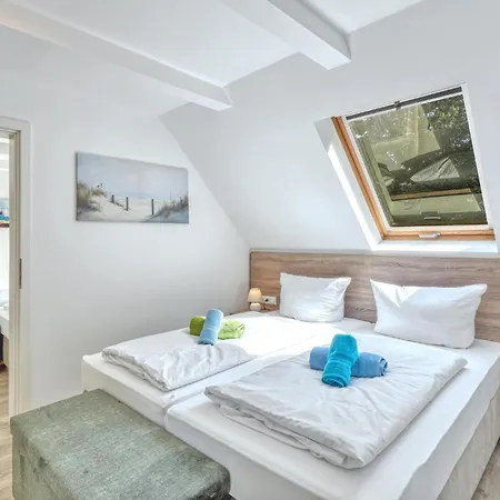 3 Bedroom Awesome In Apartmán Altenkirchen (Mecklenburg-Vorpommern)