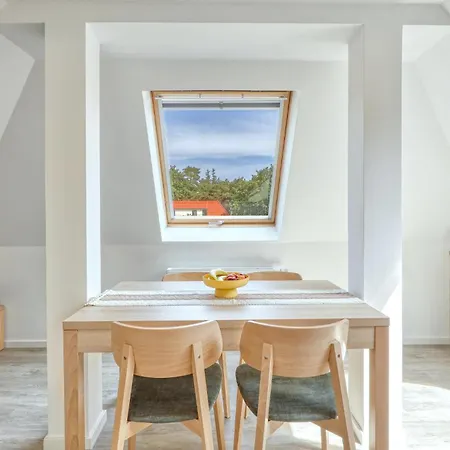 3 Bedroom Awesome In Apartmán Altenkirchen (Mecklenburg-Vorpommern)