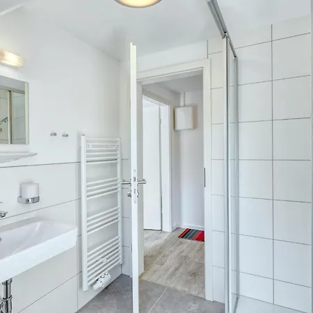 3 Bedroom Awesome In Apartmán Altenkirchen (Mecklenburg-Vorpommern)