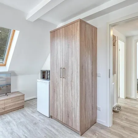 3 Bedroom Awesome In Apartmán Altenkirchen (Mecklenburg-Vorpommern)